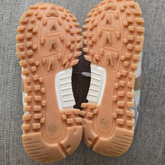 One Fine Day Beige and Ivory Sneakers Sz Eu 42 / US 11 - Picture 5 of 15